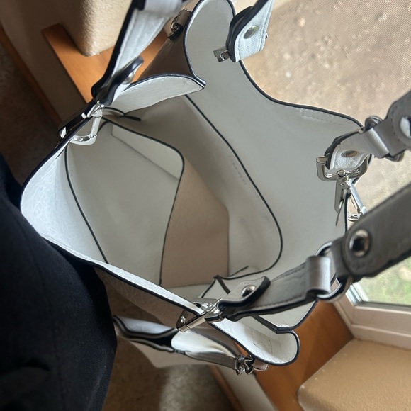 Reversible White & Beige Calvin Klein Tote Bag Set w/ Wallet - Picture 6 of 6